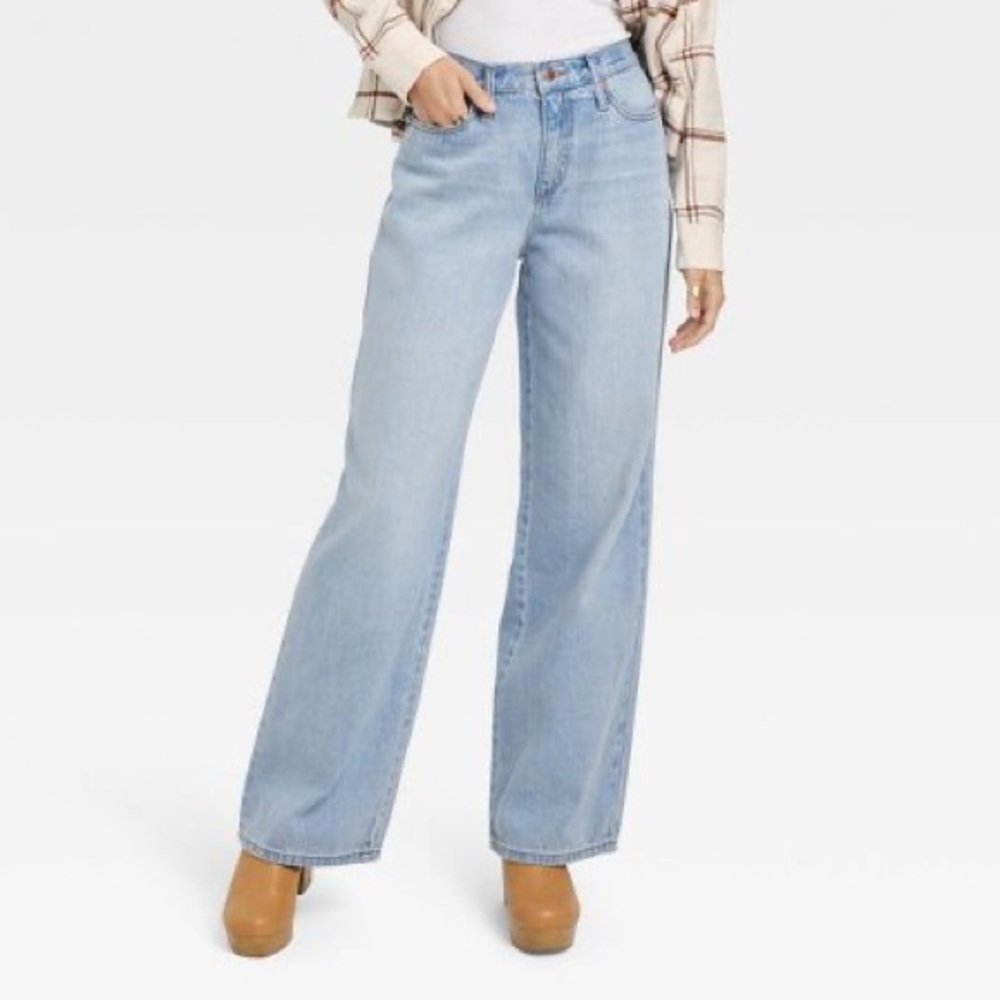 Relaxed Wide Leg Light Wash Jeans
